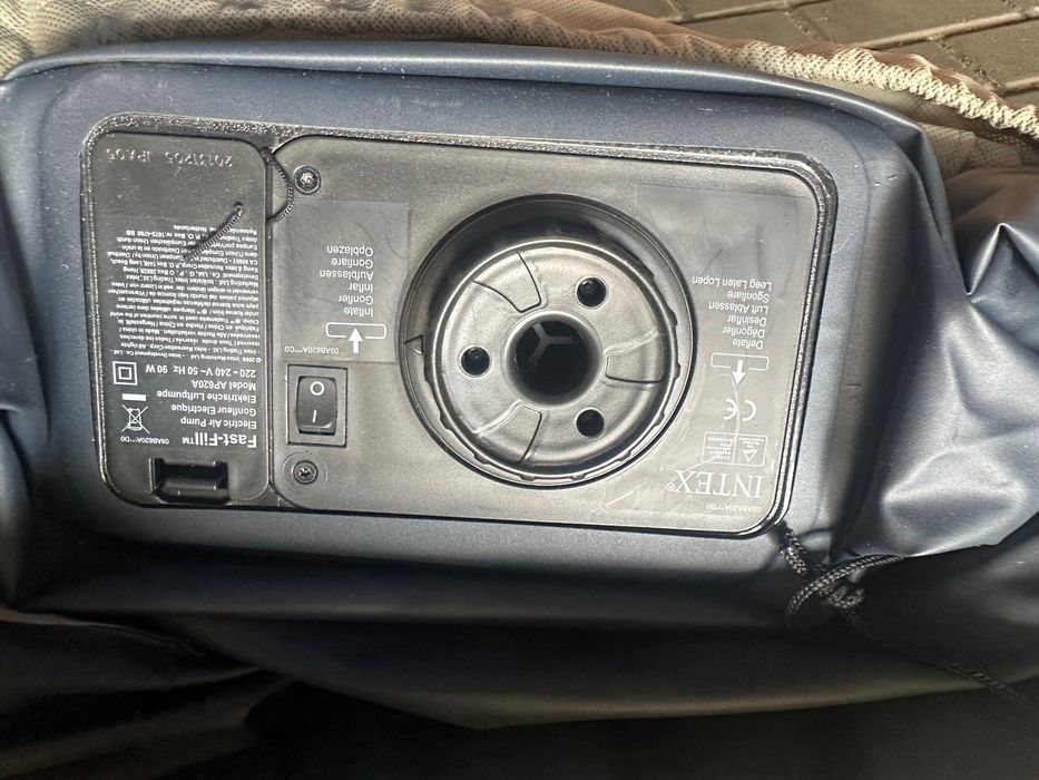 Materac INTEX 2 osobowy z wbudowaną pompką