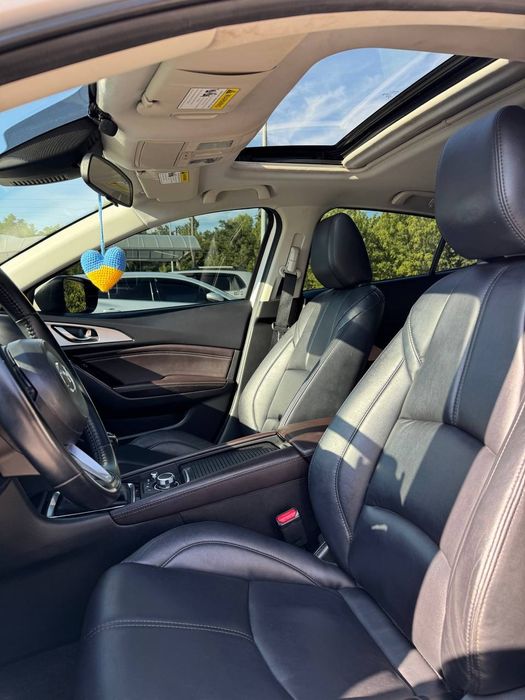 Продам Mazda 3 2017