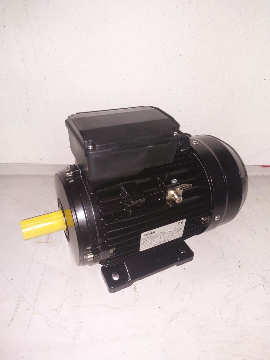 Motor 3 e 4  cavalos Monofasico Novo  ( betoneira etc)