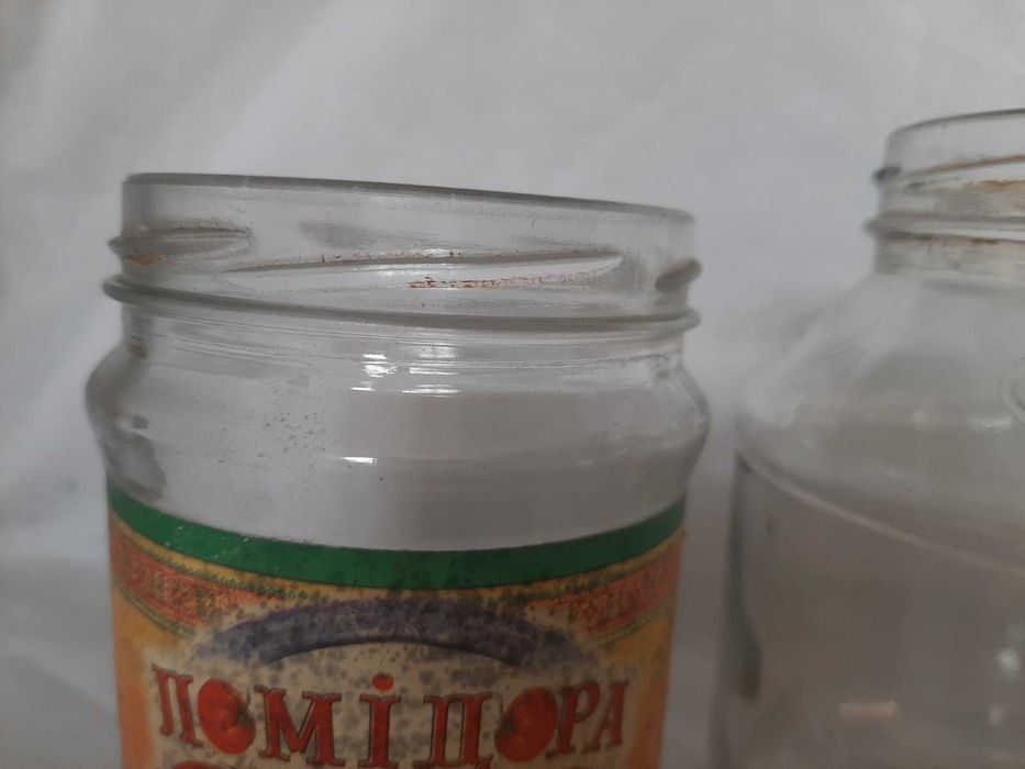Банки для консервації під закрутку (з різьбою) різні.