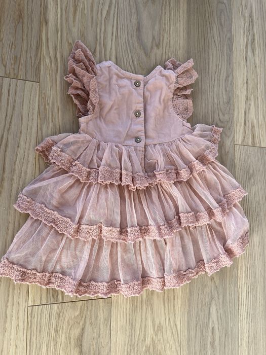 Sukienka Newbie 74 pudrowy róż koronkowa koktajlowa