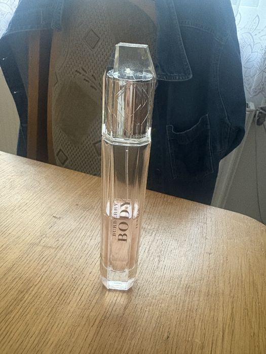 1/2 Flakonu Perfum Burberry Body Tender