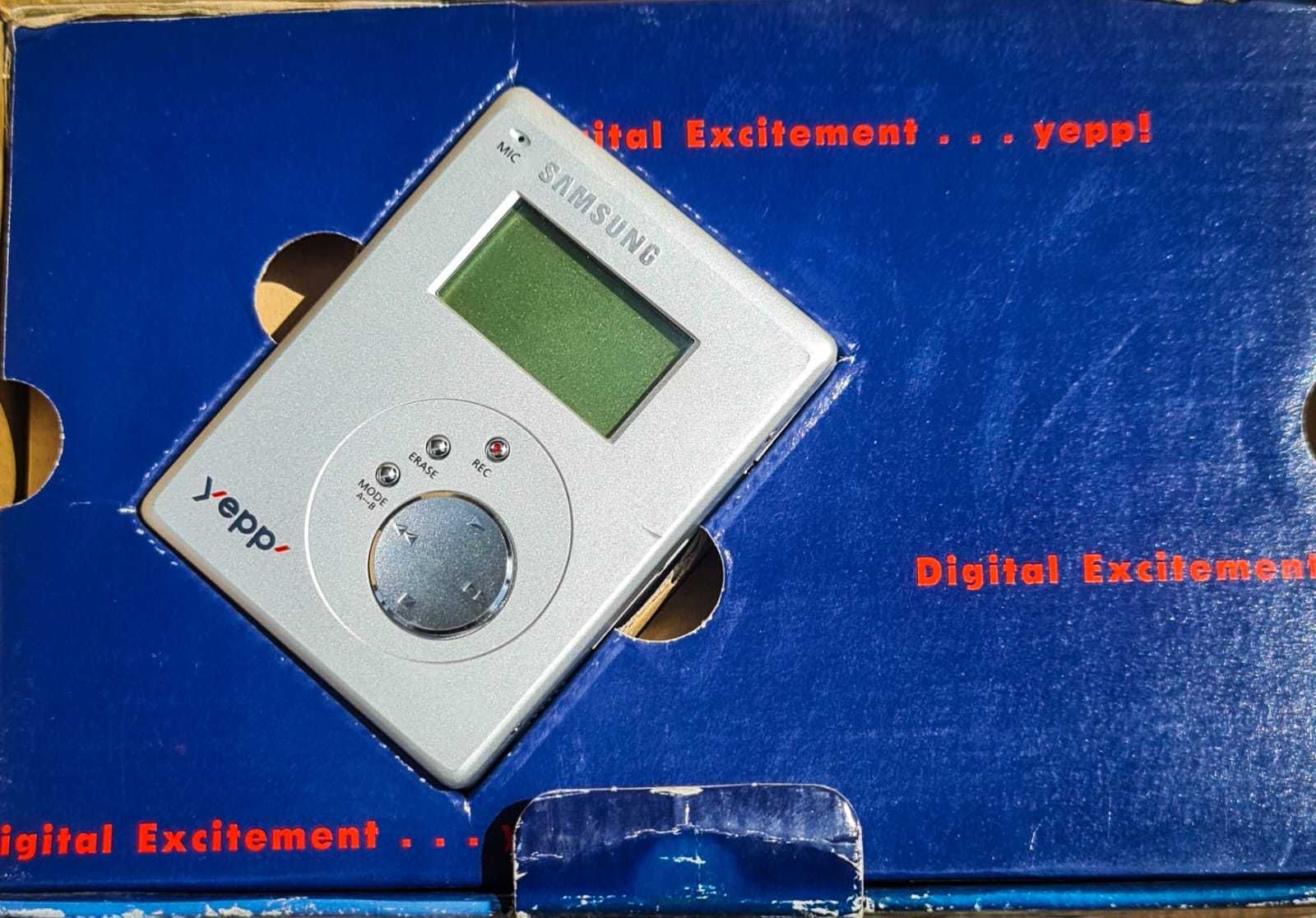 Samsung Yepp YP-E32 32MB (c/ caixa e acessórios)