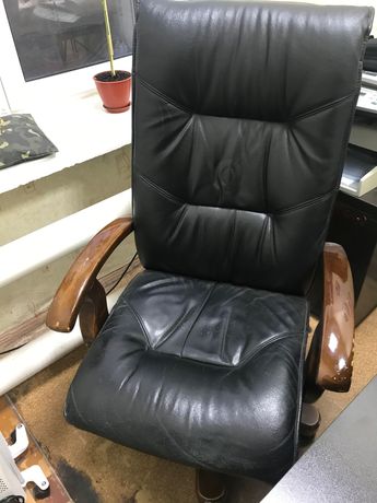Продам кресло кожаное б/у