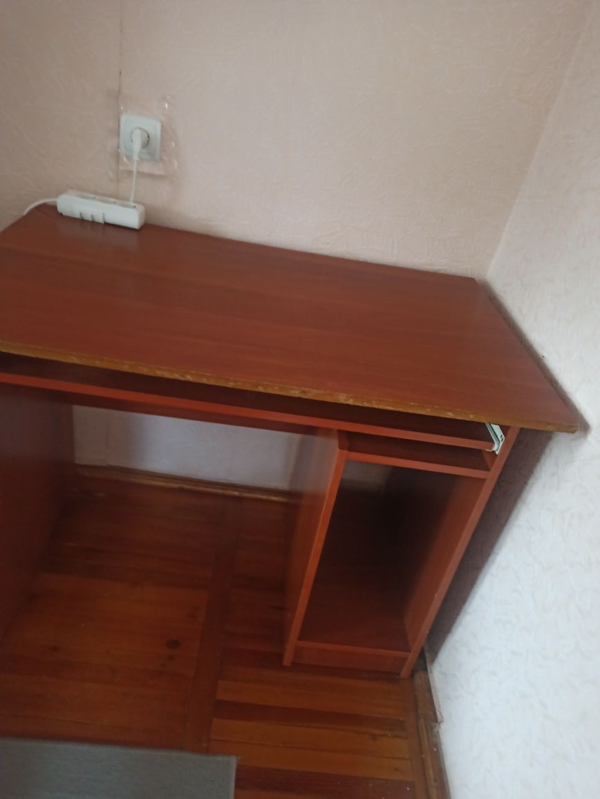 Продам письмовий стіл