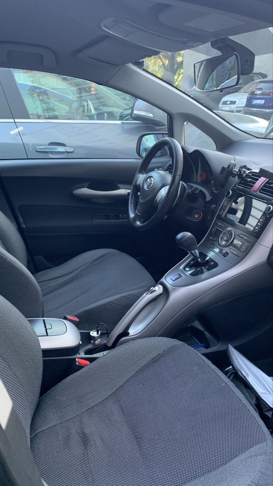 Продам Auris, асфальт, 1.6. Идеал