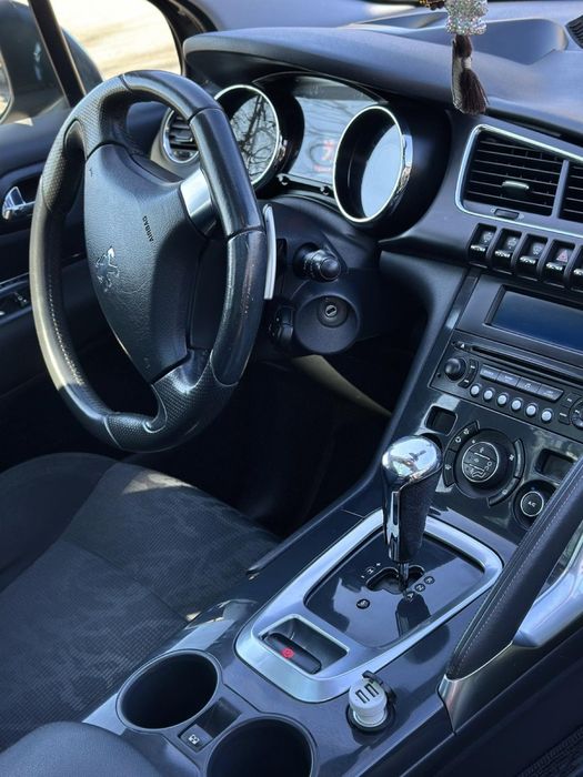 Продам  сімейне авто