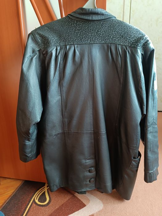 Кожаный пиджак с визерунчатыми  вставкамивставками