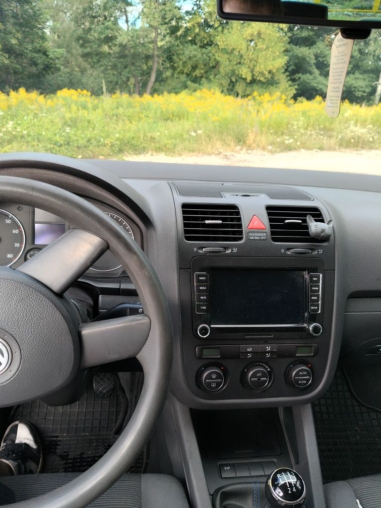 Volkswagen Golf 5 1.4 MPI 75 KM