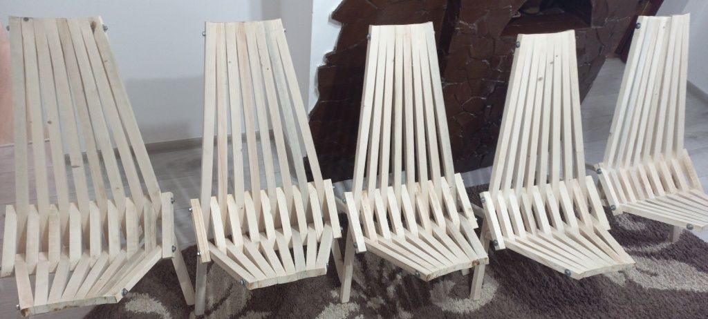Дерев'яні розкладні стільці для відпочинку