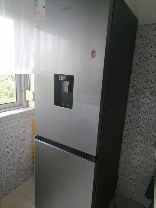 Frigorífico com pouco uso