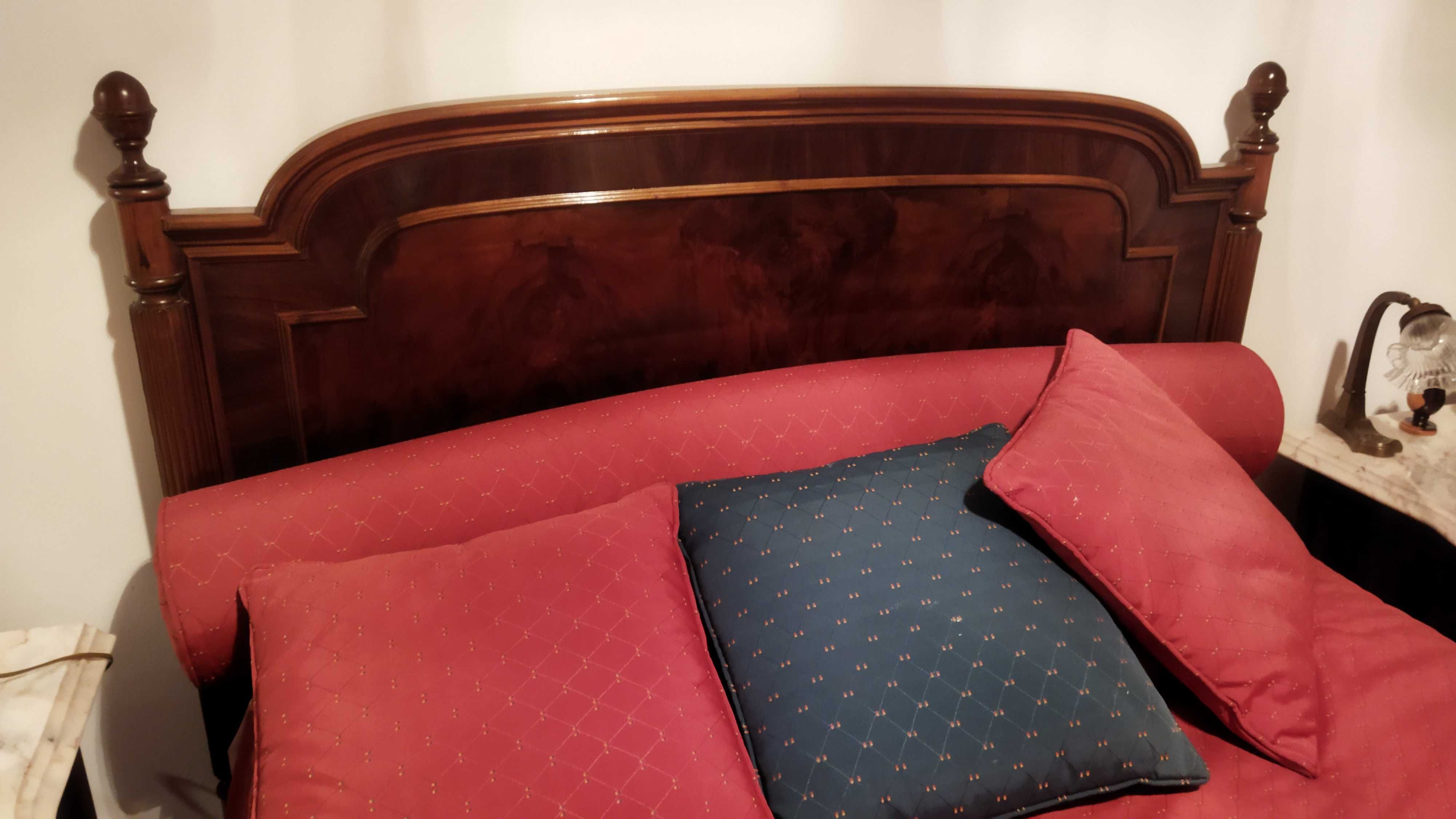 Recheio de Quarto (cama + 2 mesas cabeceira + Roupeiro)