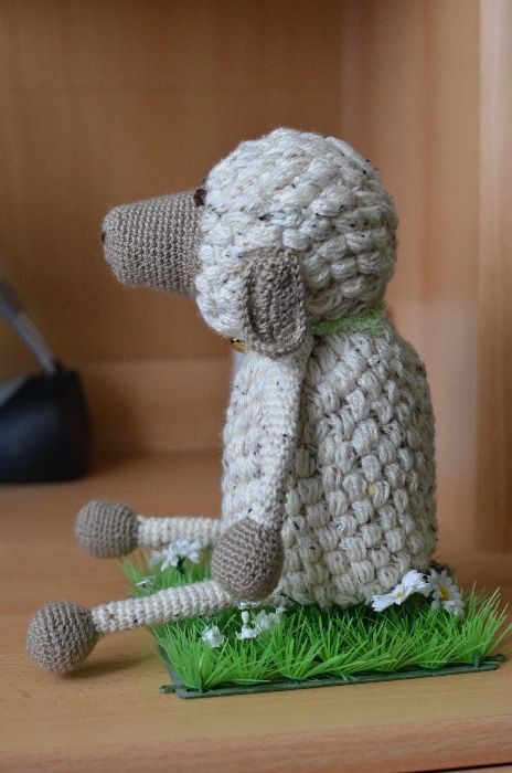 Dekoracja owieczka robiona na szydelku  zabawka
