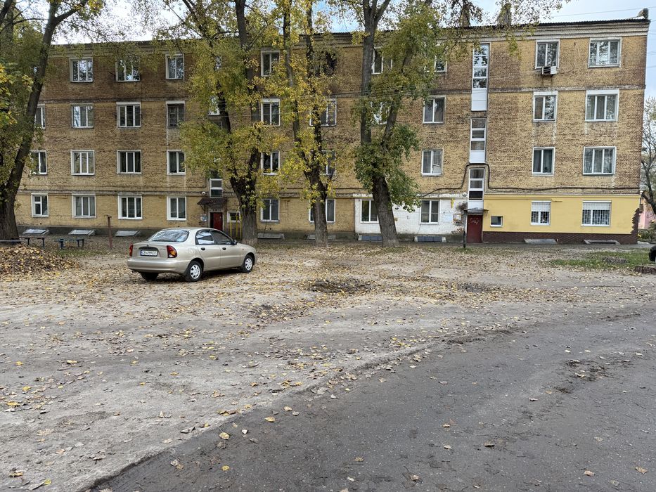 Продаж 2-х кімнат в комунальній квартирі,площею -30,1 м2.