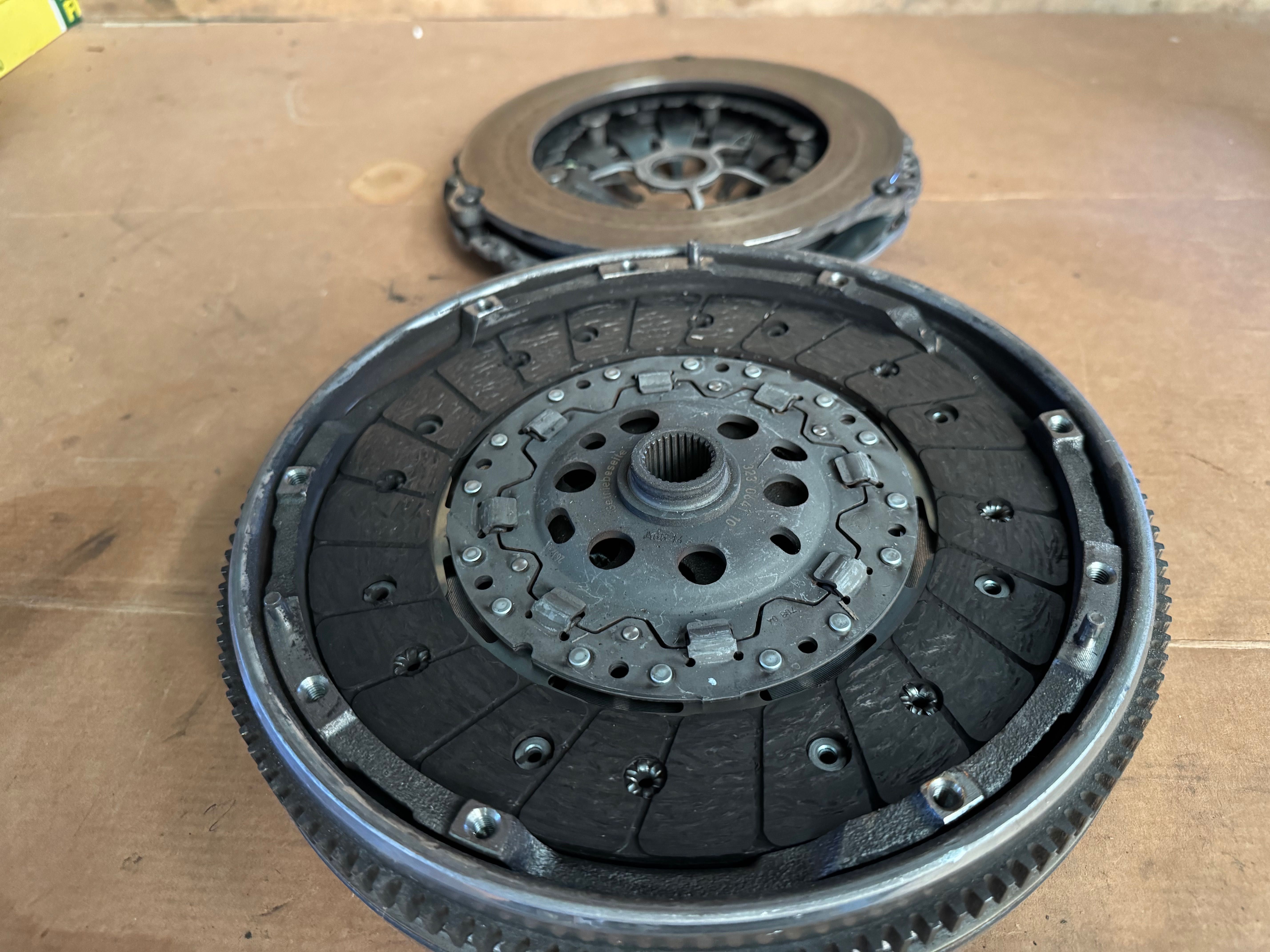 Volante Bimassa kit embreagem VW GOLF 5 1.9 TDI BKC BXE COMO NOVA