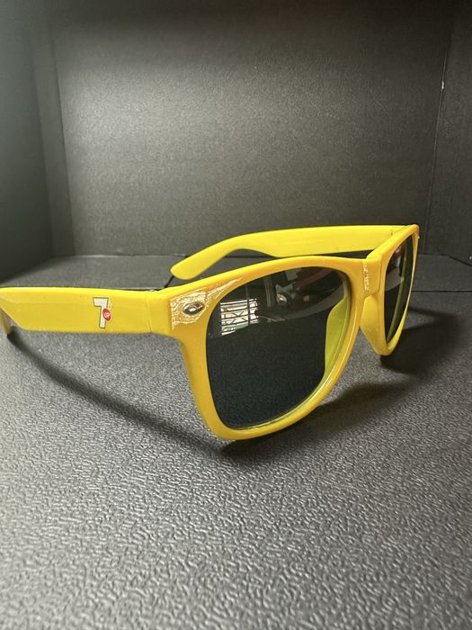 Óculos de sol amarelos da 7UP - Gênero Ray-Ban Wayfarer