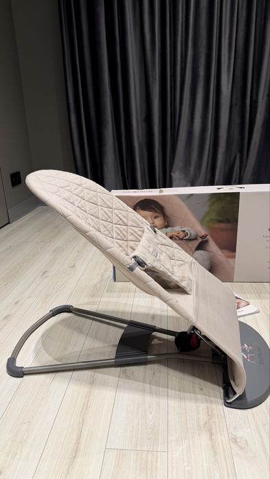 Шезлонг BabyBjorn Bliss Sand Grey