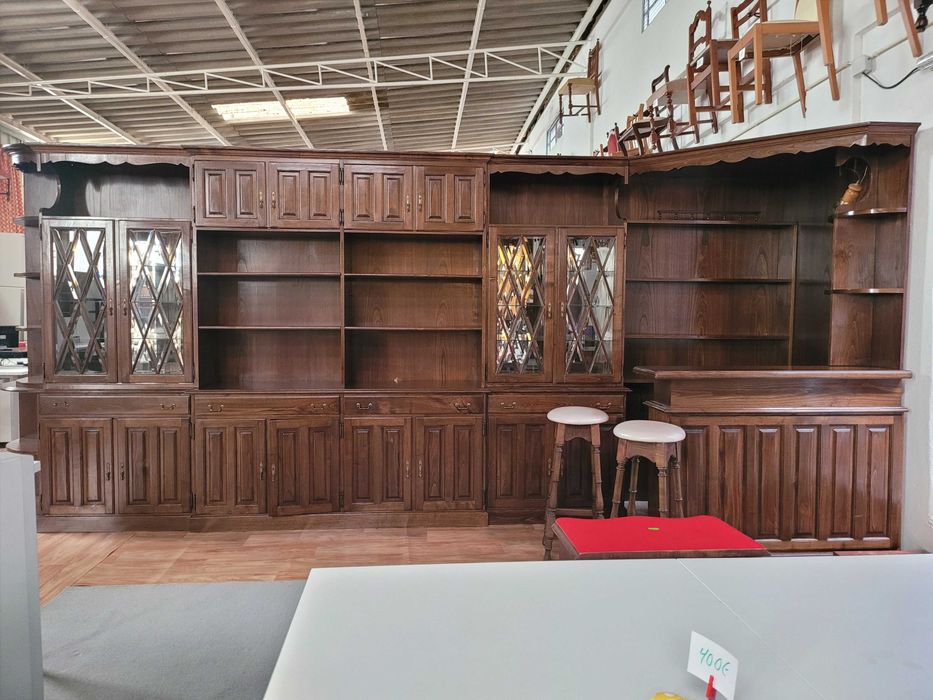 Enormíssimo móvel de canto com bar e dois bancos altos - óptimo estado