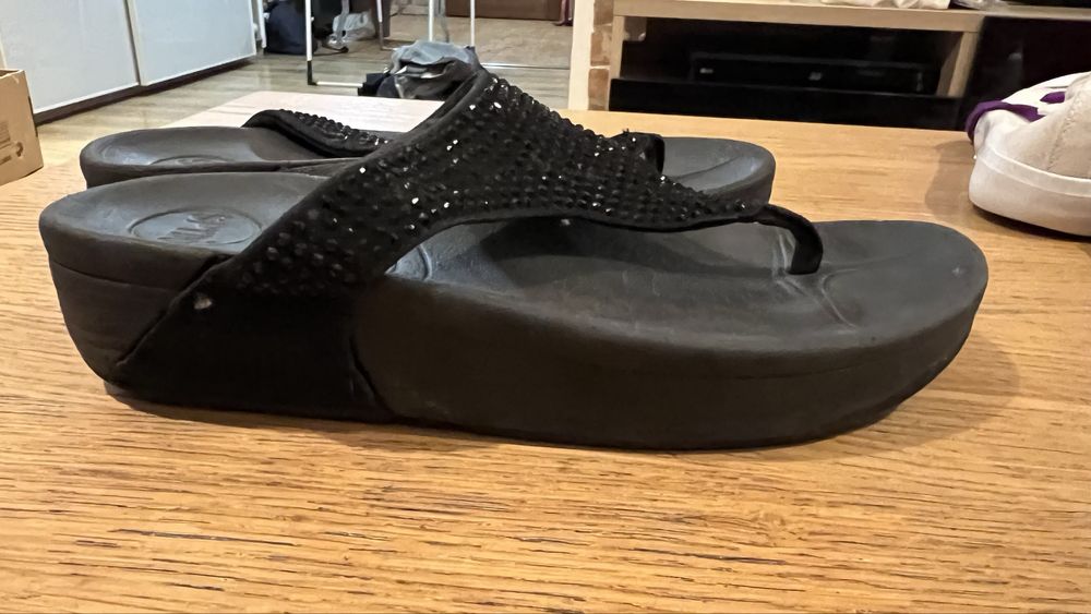 Czarne Klapki Japonki damskie 39 koturny 4 cm Spyto