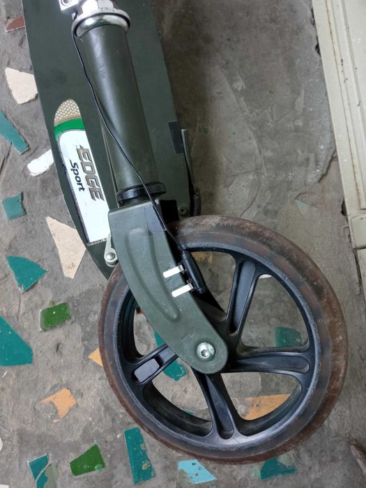 Городской фирменный самокат. Со спидометром, компьютером.