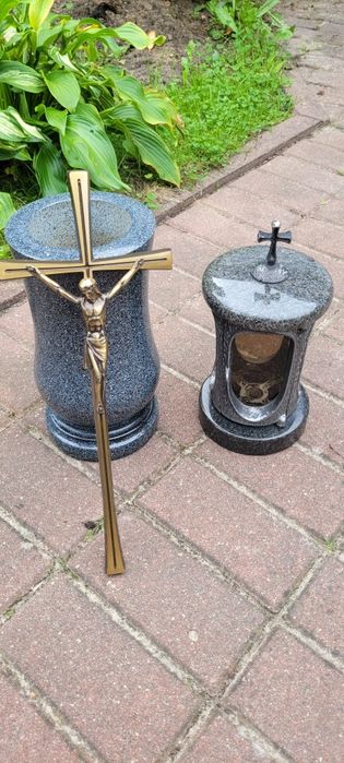 Zestaw nagrobny – krzyż metalowy 40 cm + wazon i lampion granitowy