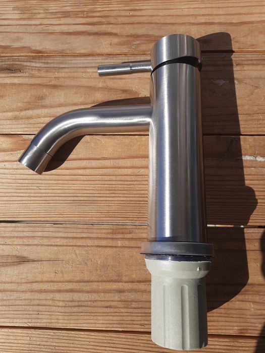 АКЦИЯ!С ШЛАНГАМИ!Нержавейка смеситель для умывальника ARMATA SUS-001-B