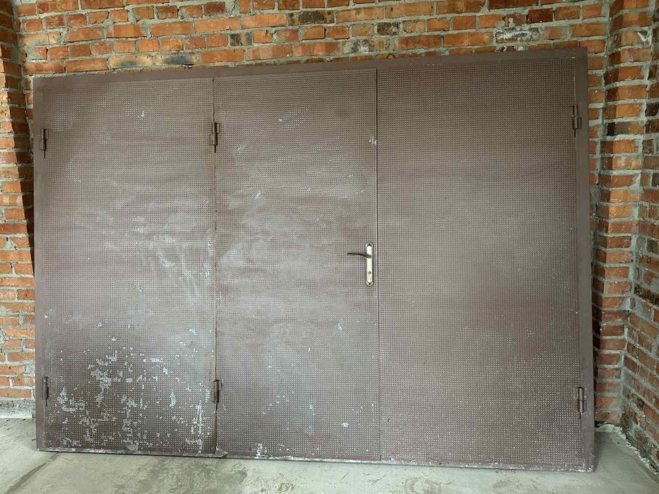 Ворота гаражні...