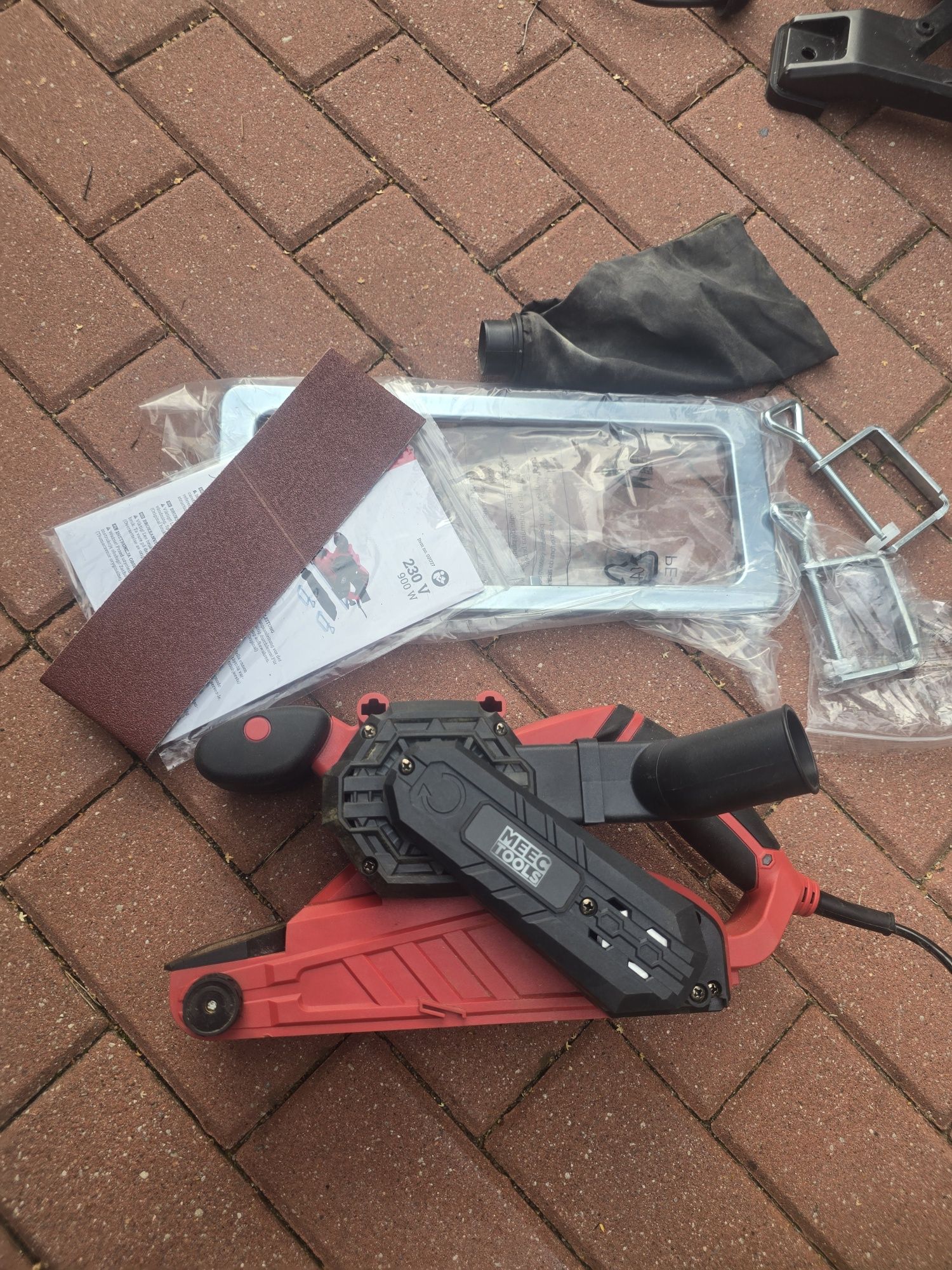 Szlifierka taśmowa MeecTools 900W