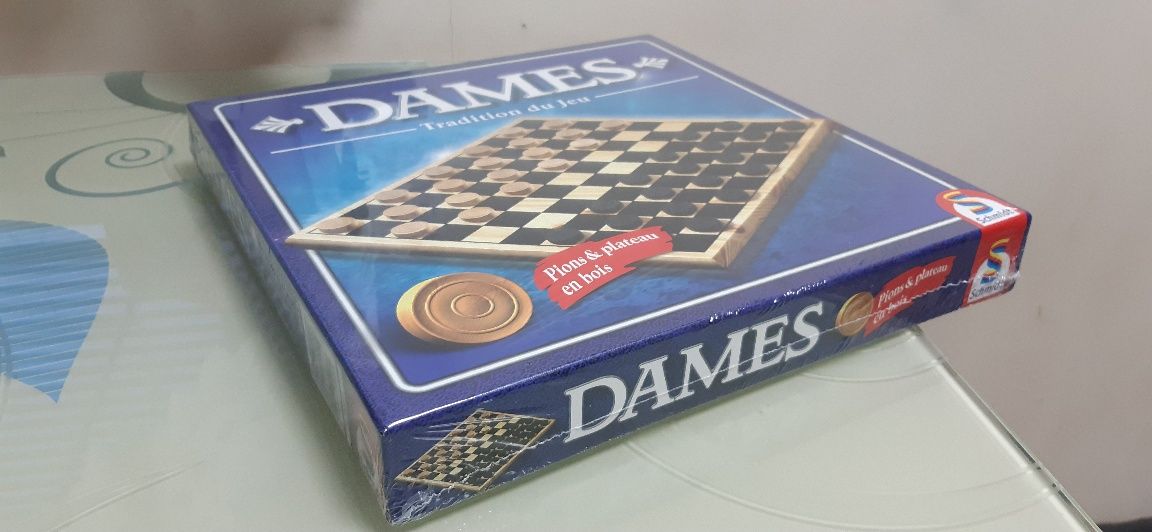 Продам нові шашки "DAMES" /дерев'яні/