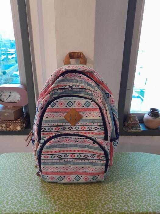 Vendo Mochila de Senhora muito bonita como nova