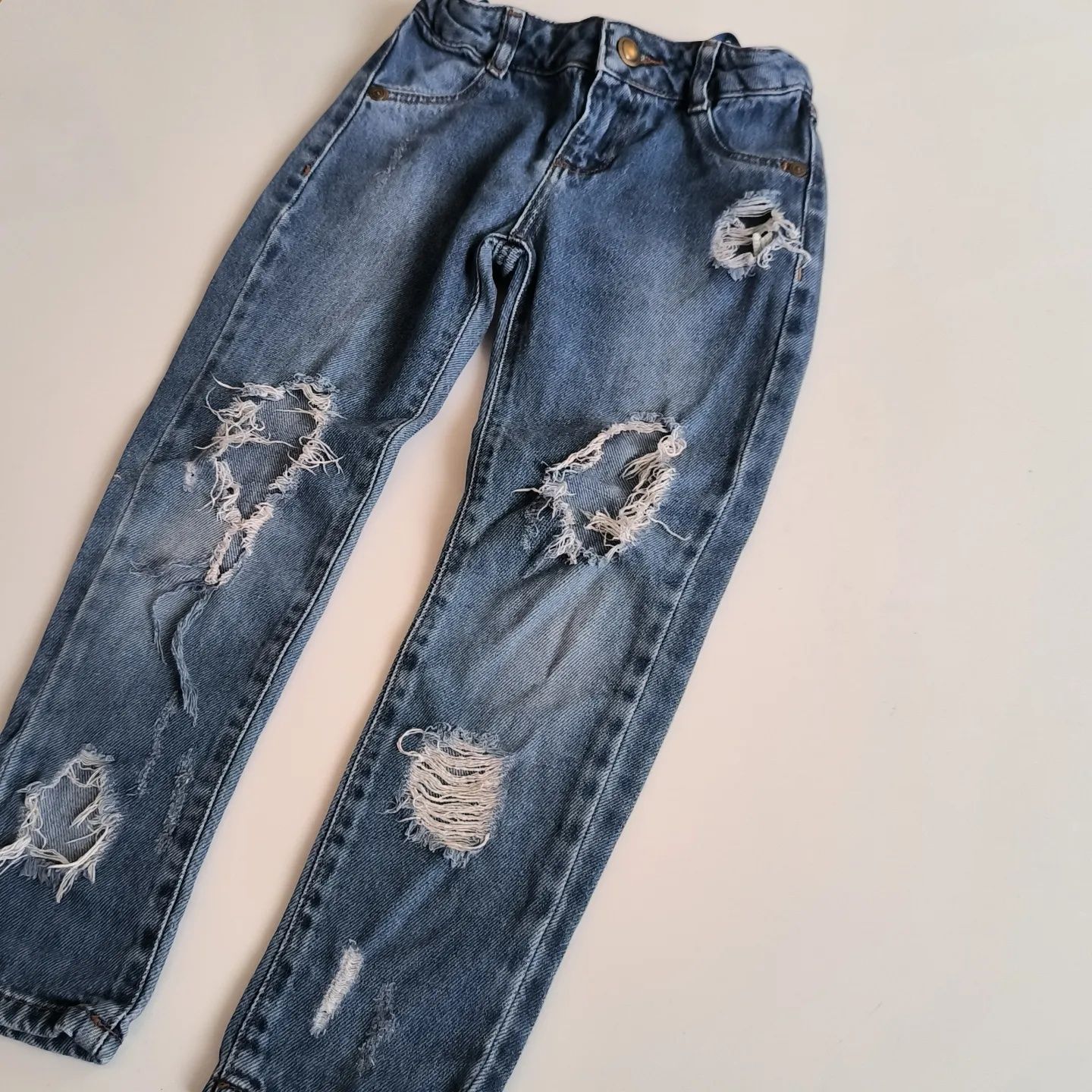 Стильні джинси з потертостями LC Waikiki 110- 116