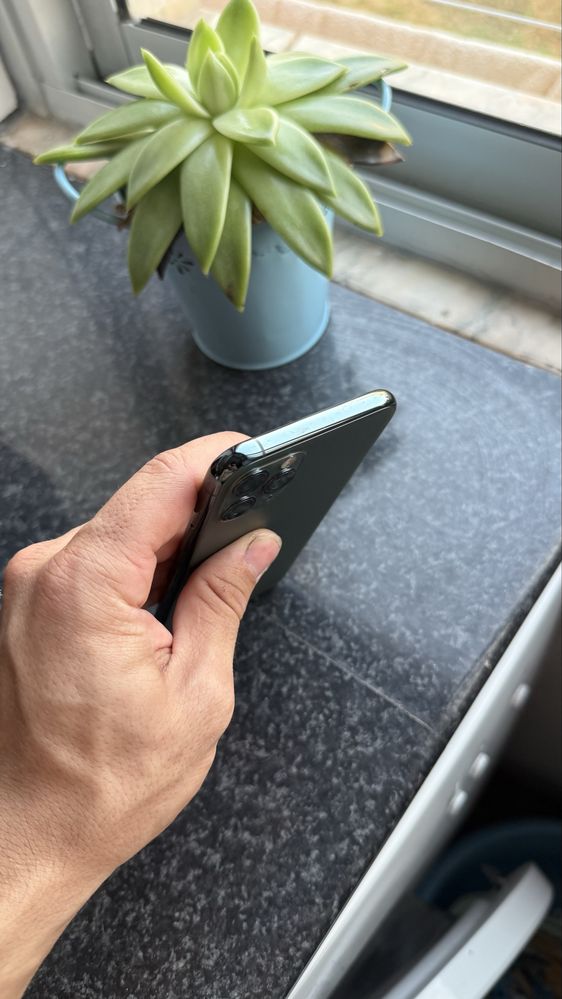 Vendo iPhone 11 Pro em excelente estado!