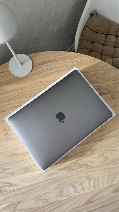 MacBook Air13” 2020 i3/8/256 SpaceGray стан як новий-батарея 26 циклів