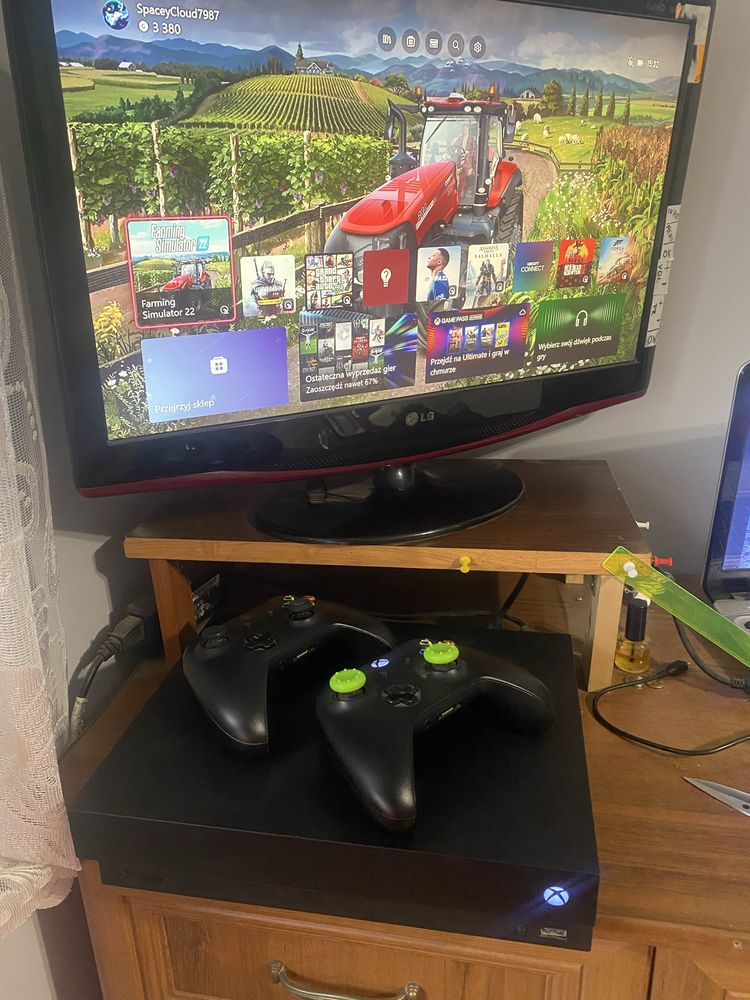 Konsola xbox one x  1 tb  +dwa pady