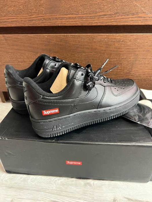 Buty Trampk Nike Air Force 1 Low Supreme Black R.38.5