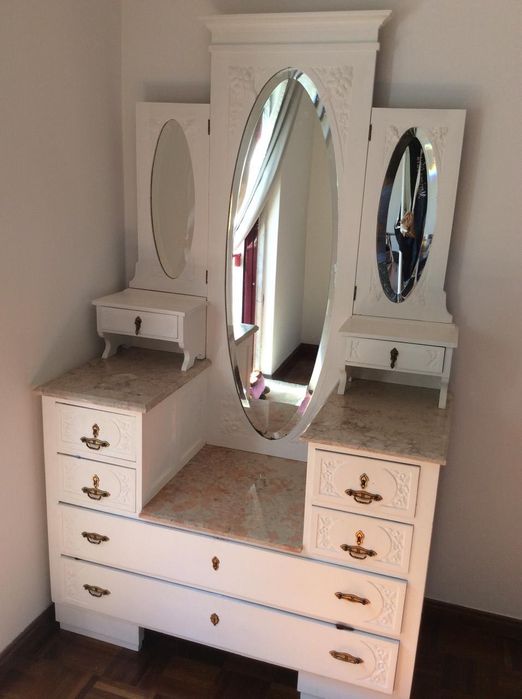 Mobília de cama restaurada