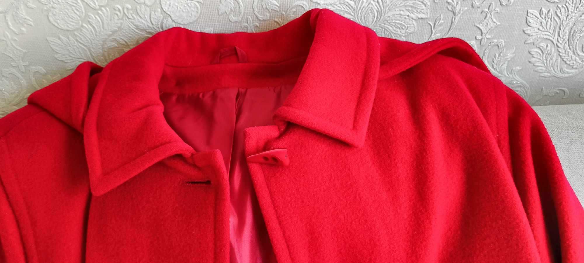 Czerwona damska kurtka-budrysówka z kapturem _duży rozmiar