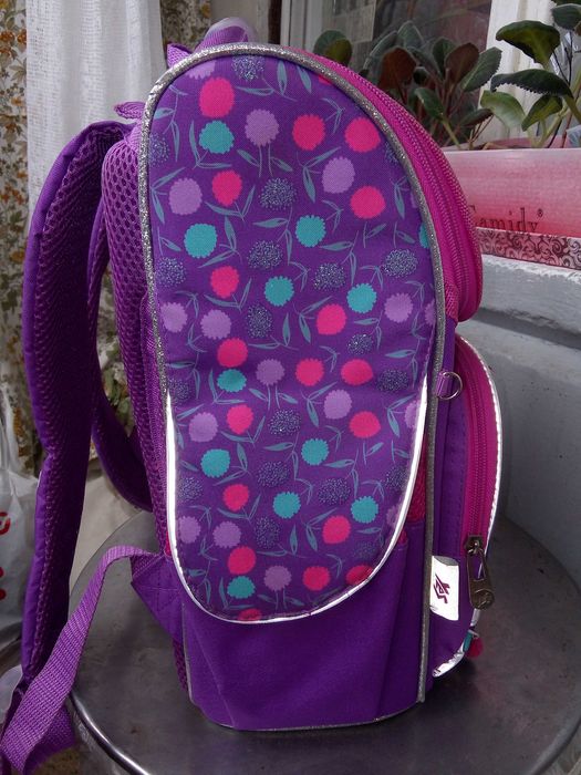 Продам портфель бу в хорошем состоянии.