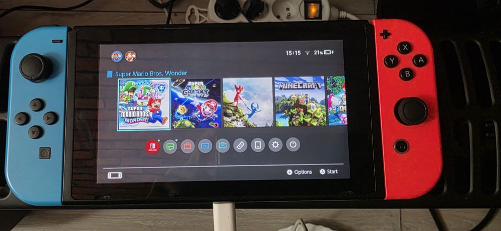 Nintendo Switch + gra Super Mario Wonder