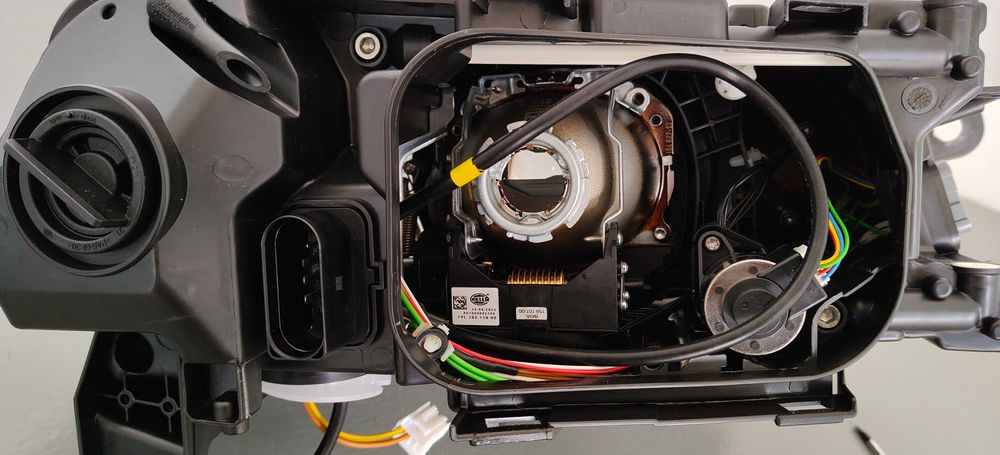 Lampa Przod Led Xenon Skrętny Audi A6 C6 4F Lift 08-11r NOWA Hella