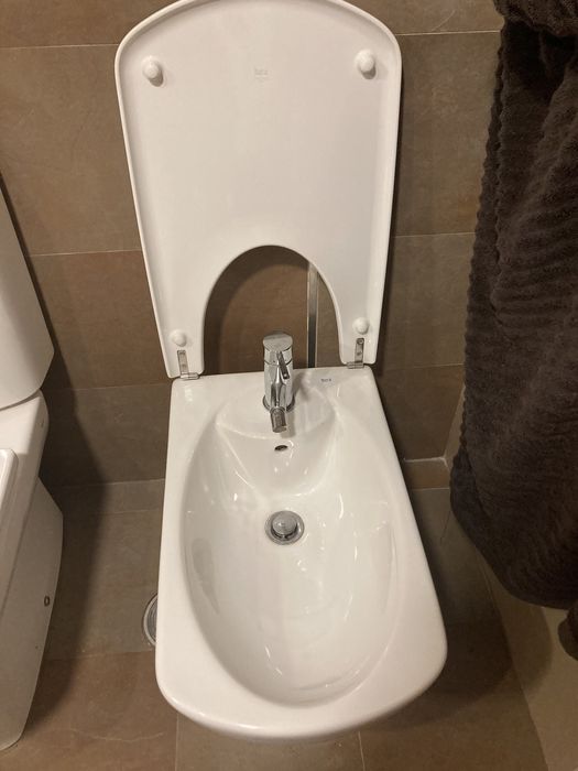 Bidé Roca com tampa e torneira