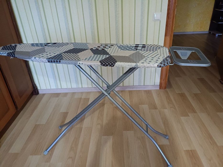 Гладильна дошка прасувальна для одягу чи білизни доска