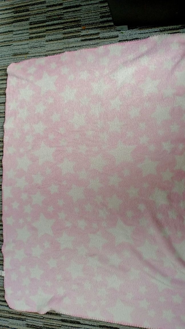 Kocyk do łóżeczka niemowlęcego różowy w białe gwiazdki