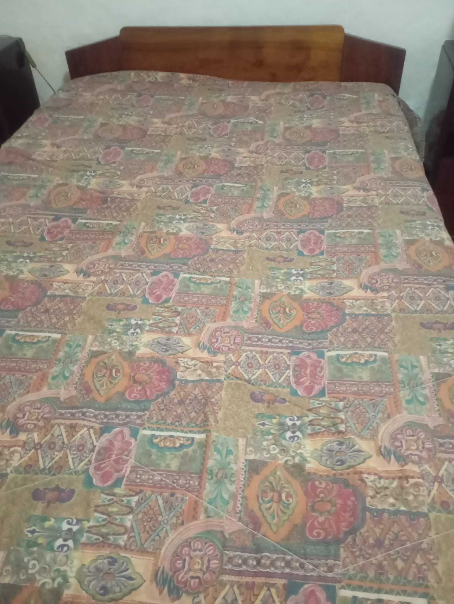 Quarto de cama em madeira antigo n.6