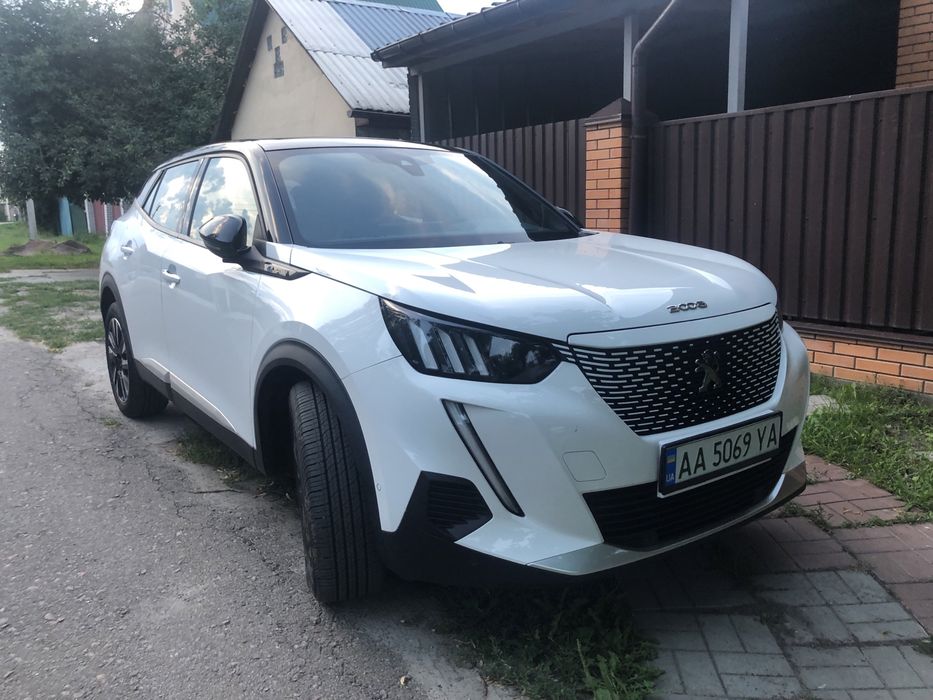 Peugeot e 2008 Пежо електромобіль