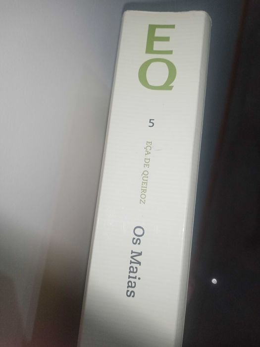 Livro "Os Maias" de Eça de Queiroz