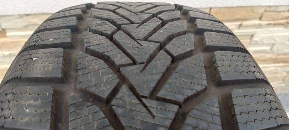 225/55r17  UNIROYAL   WINTEREXPERT  , 4 opony jak nowe  8mm ,  2021