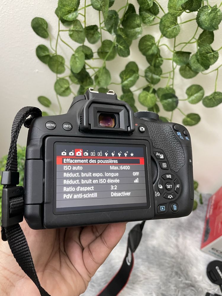 Canon Eos 750D WiFi/touch screen with lens 18-55mm