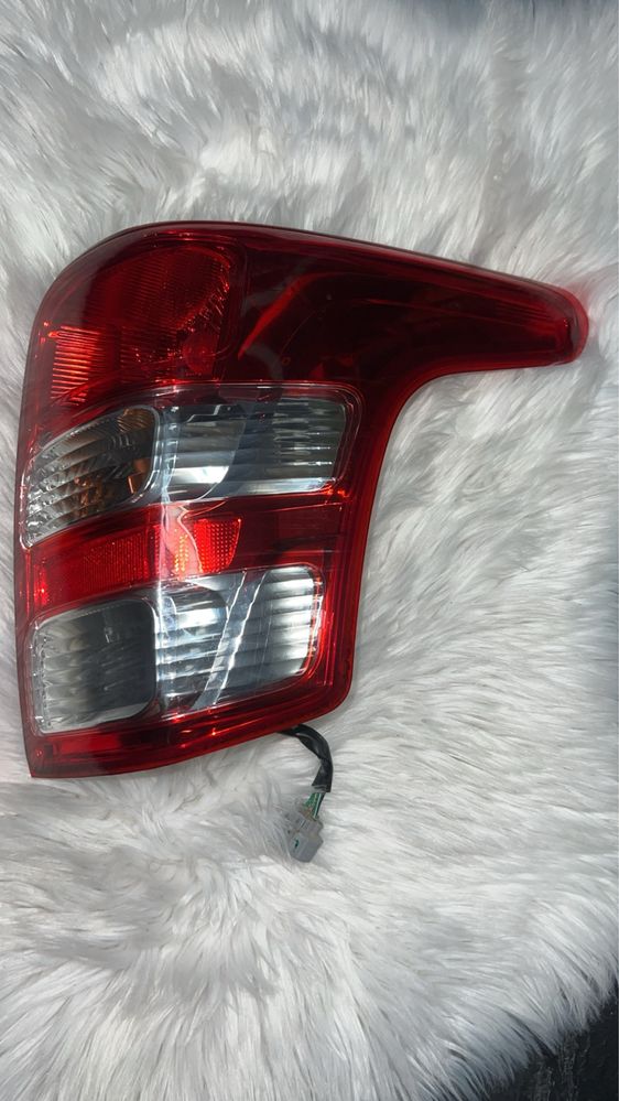 tylne lampy mitsubishi l200