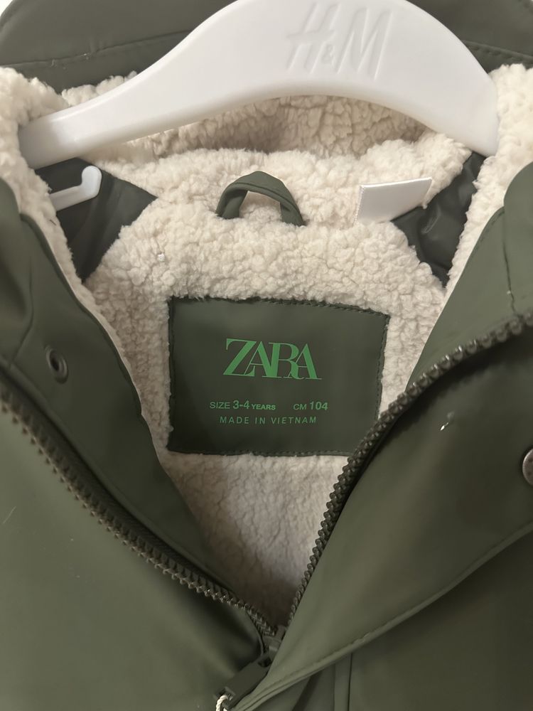 Куртка Zara 104 дощовик прорезинений курточка